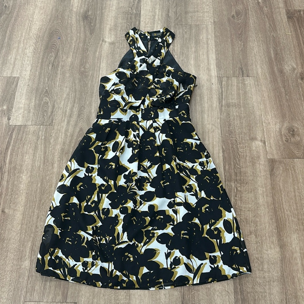Outback Red black white and green dress size 4